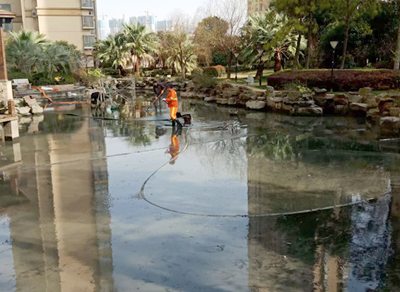 长安景观池淤泥清理